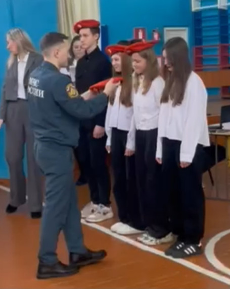 Юноармеец - спасатель..