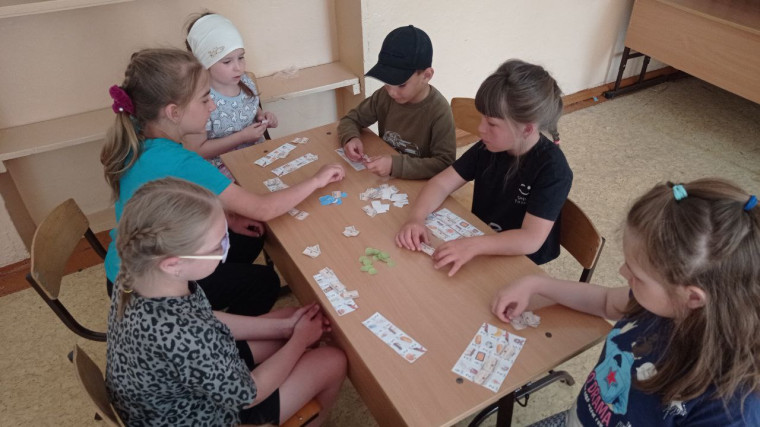В летнем пришкольном лагере «Лето с первыми» с 05.06.25 по 08.06.25 прошла Неделя финансовой грамотности..